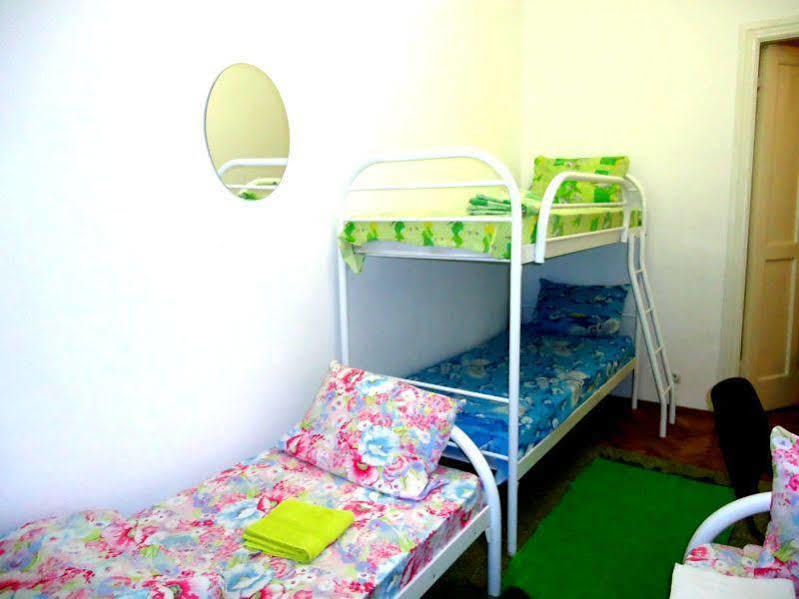Hostel Kreshatik Kiev Exterior foto